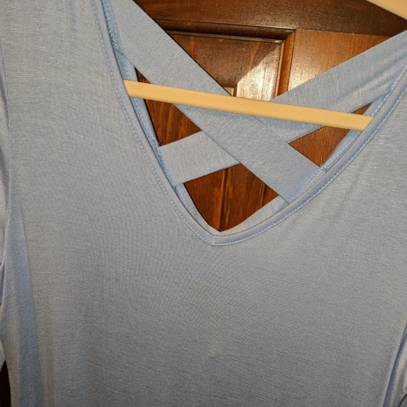Deep v-neck crisscross back top - medium - Picture 2 of 5